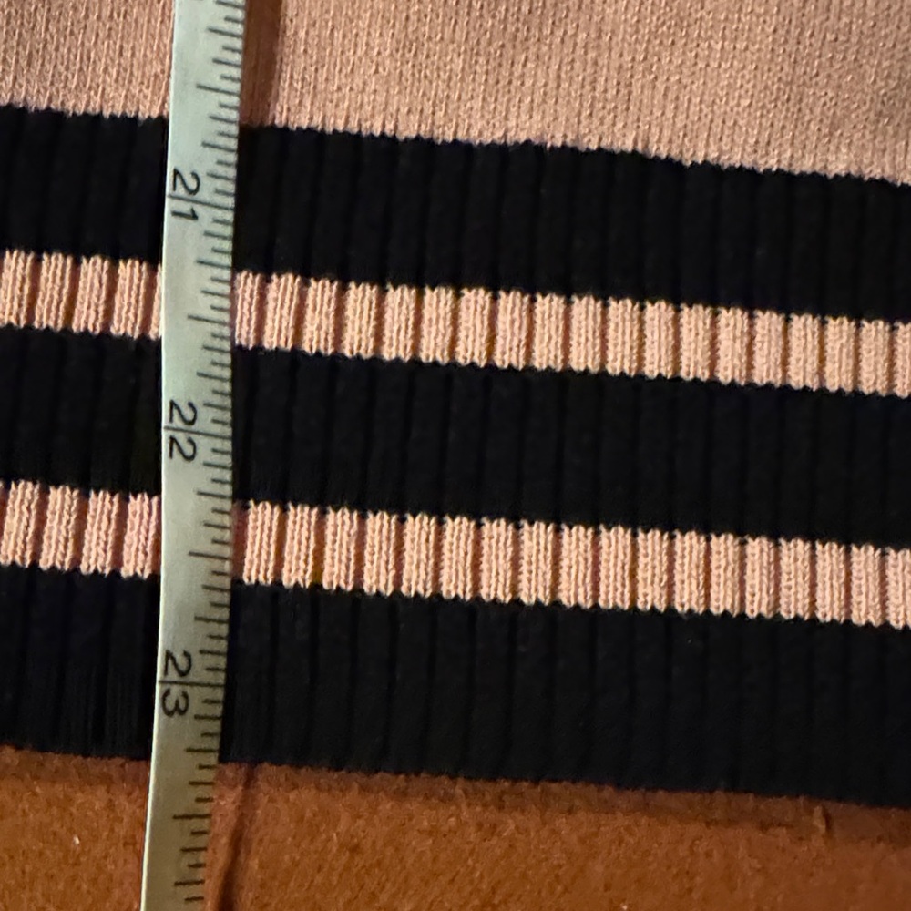Chanel Mauve Sweater Bling - Picture 12 of 17